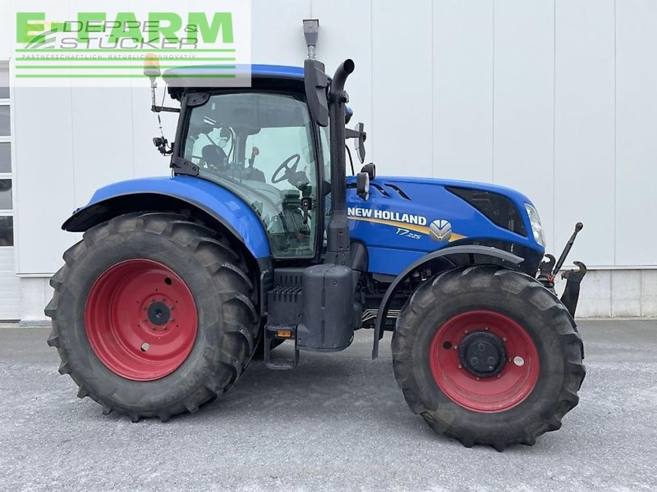 New Holland t7.175 - Traktor: slika New Holland t7.175 - Traktor New Holland t7.175 - Traktor: slika New Holland t7.175 - Traktor