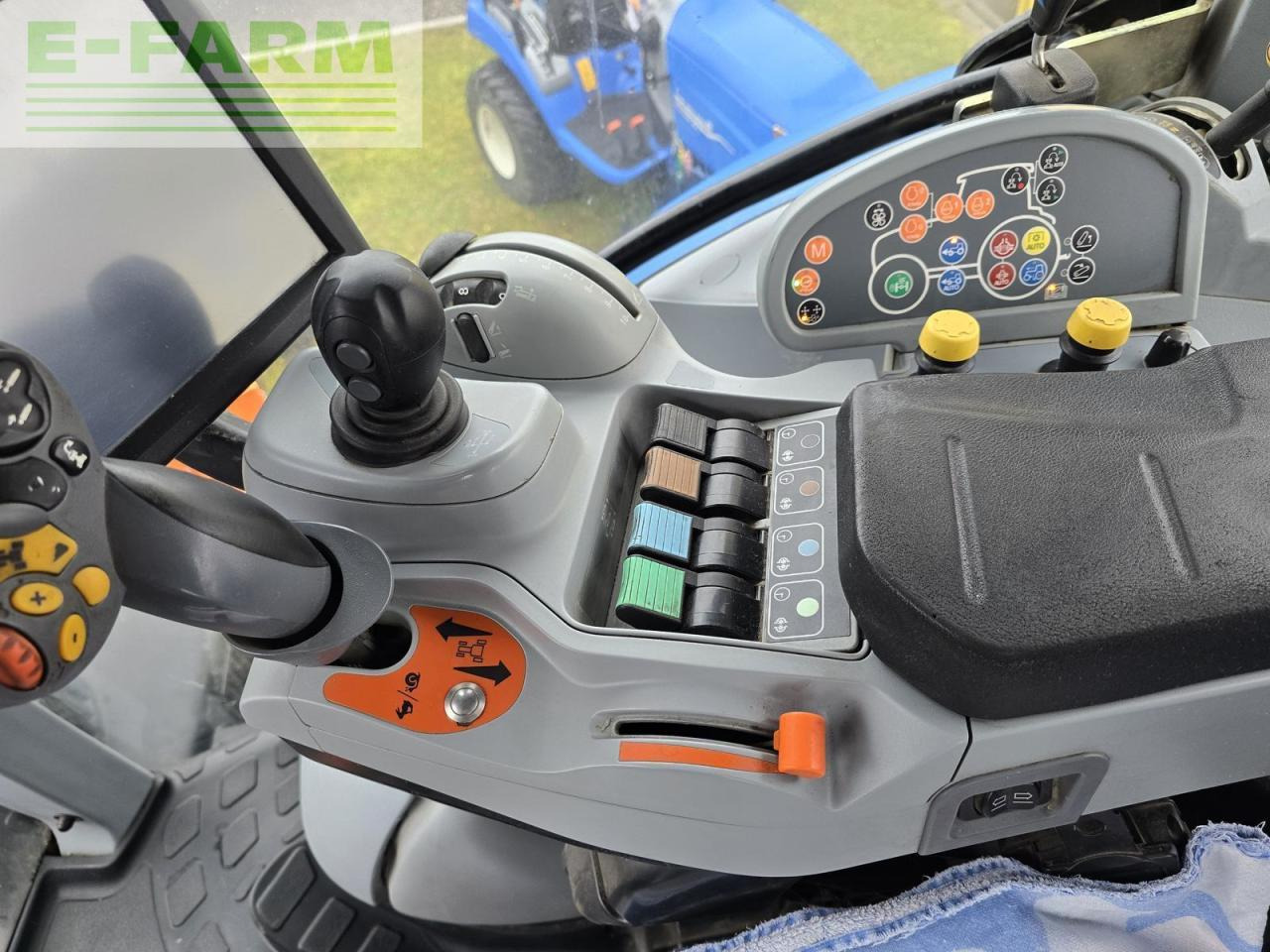 New Holland t7.185 auto command - Traktor: slika New Holland t7.185 auto command - Traktor New Holland t7.185 auto command - Traktor: slika New Holland t7.185 auto command - Traktor