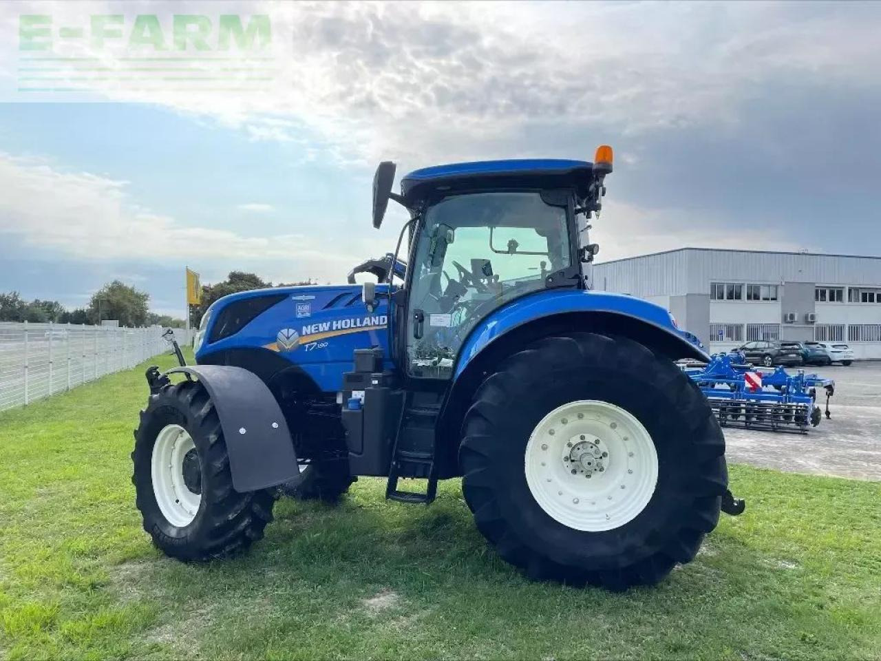 New Holland t7.190 - Traktor: slika New Holland t7.190 - Traktor New Holland t7.190 - Traktor: slika New Holland t7.190 - Traktor