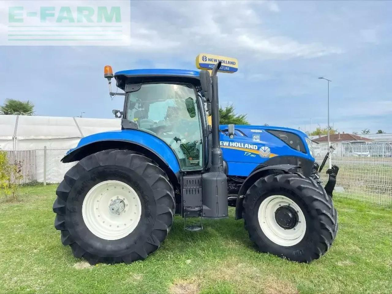 New Holland t7.190 - Traktor: slika New Holland t7.190 - Traktor New Holland t7.190 - Traktor: slika New Holland t7.190 - Traktor