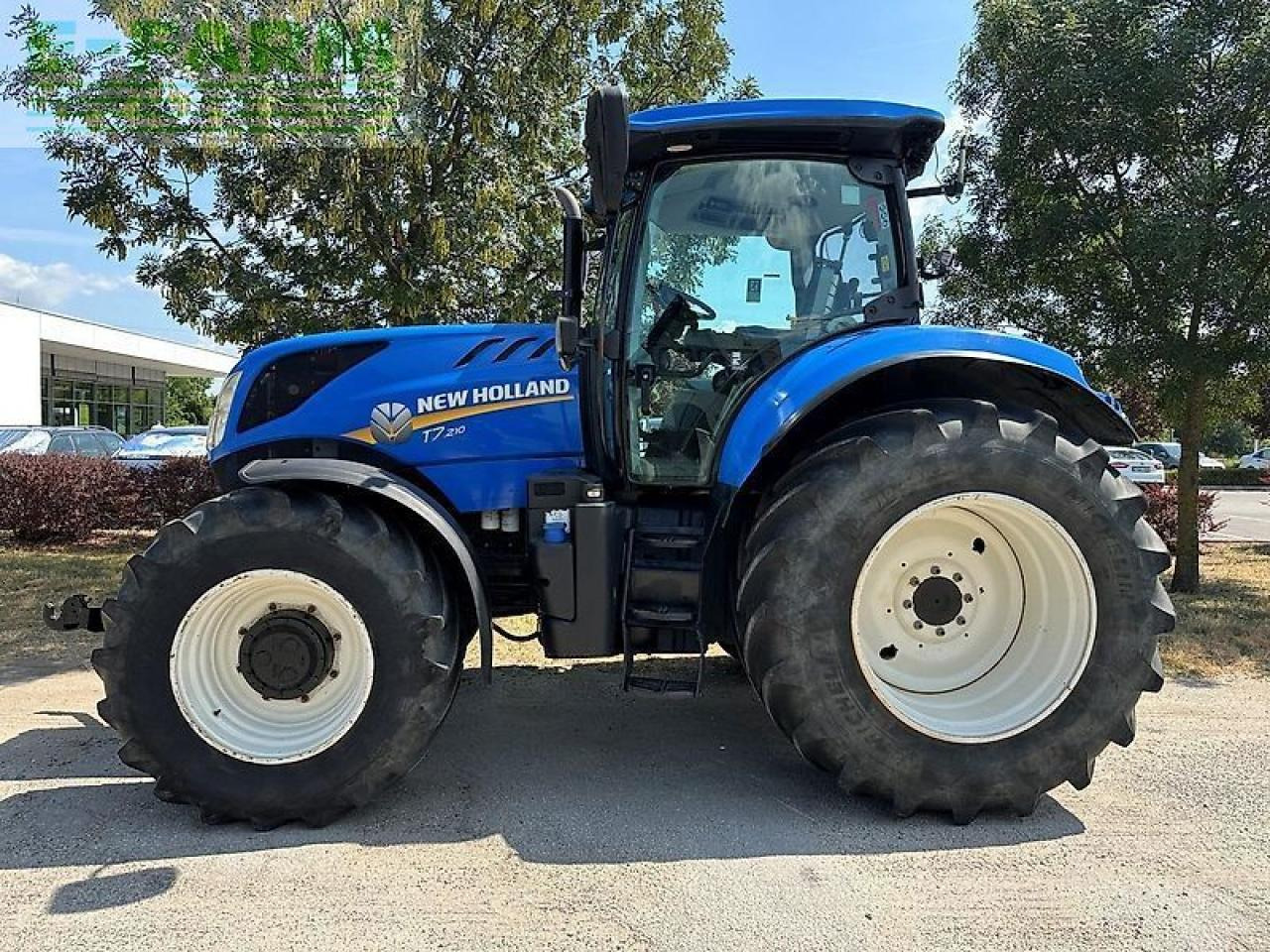 New Holland t7.210 - Traktor: slika New Holland t7.210 - Traktor New Holland t7.210 - Traktor: slika New Holland t7.210 - Traktor