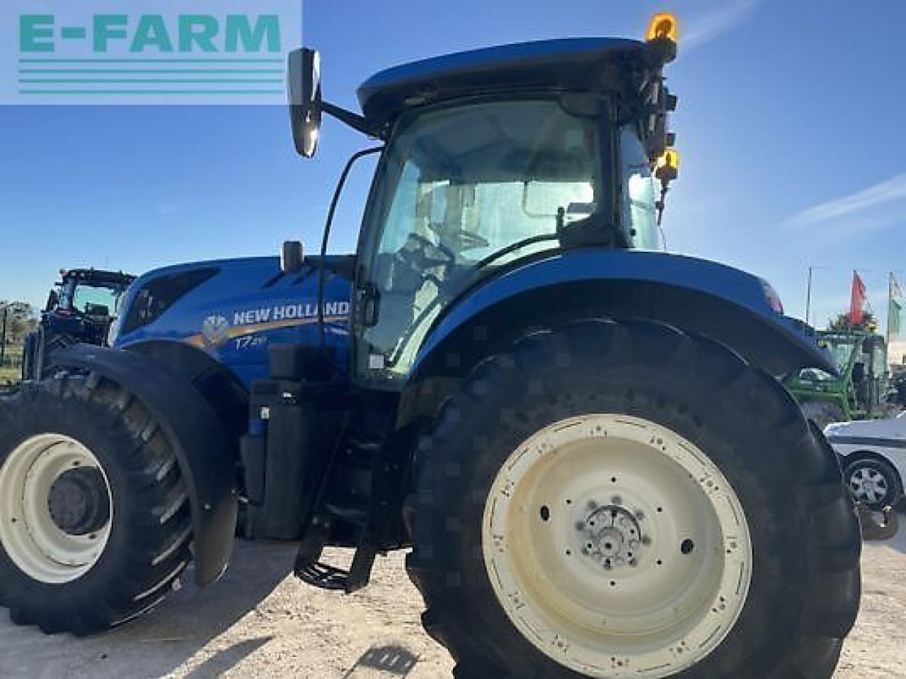 New Holland t7.210 - Traktor: slika New Holland t7.210 - Traktor New Holland t7.210 - Traktor: slika New Holland t7.210 - Traktor