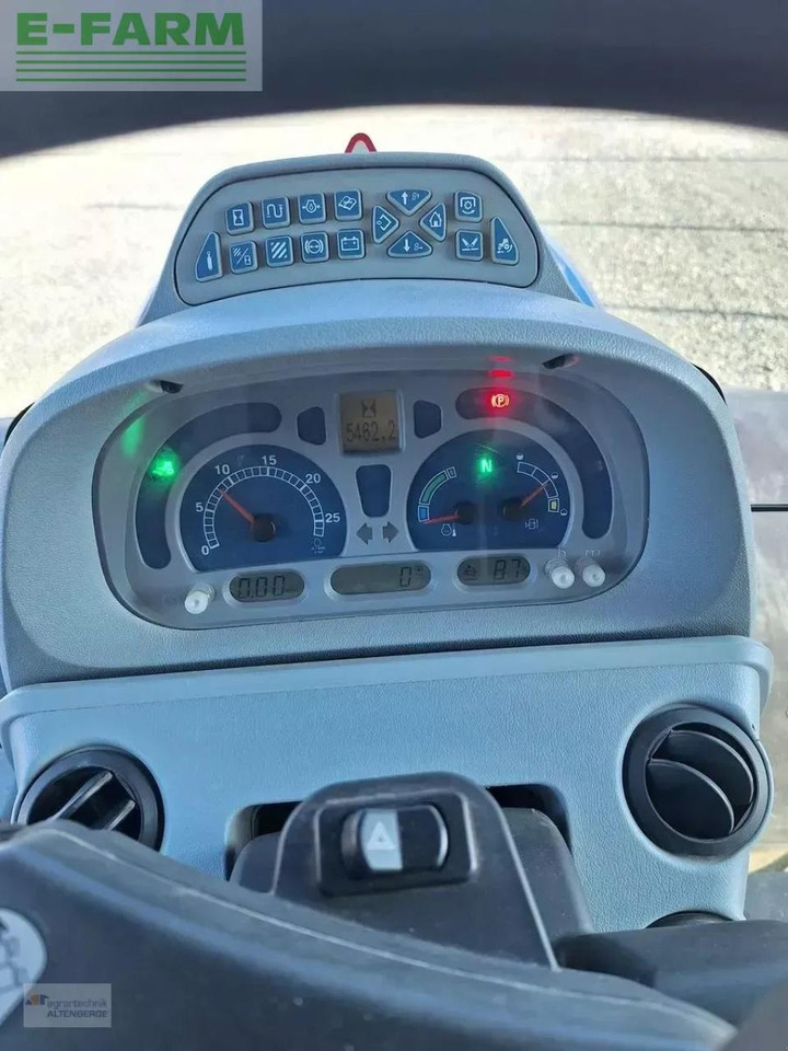 Traktor New Holland t7.210 ac: slika Traktor New Holland t7.210 ac Traktor New Holland t7.210 ac: slika Traktor New Holland t7.210 ac