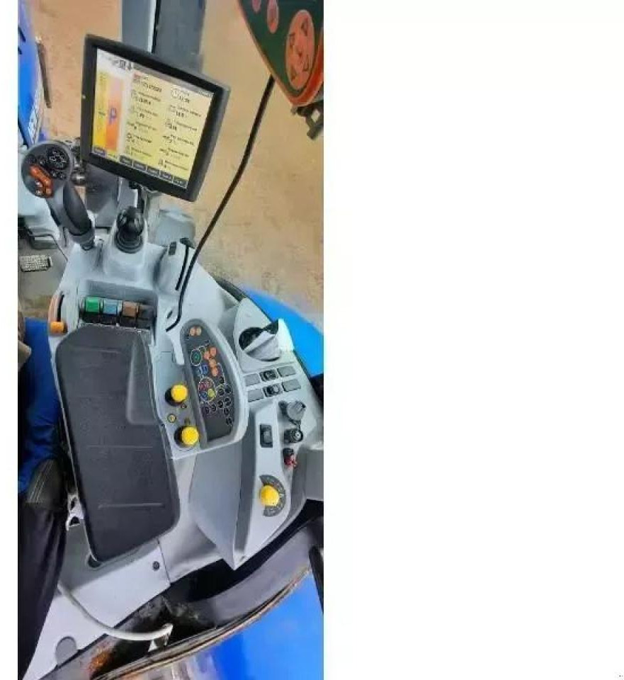 Traktor New Holland t7-230pc-sw: slika Traktor New Holland t7-230pc-sw Traktor New Holland t7-230pc-sw: slika Traktor New Holland t7-230pc-sw