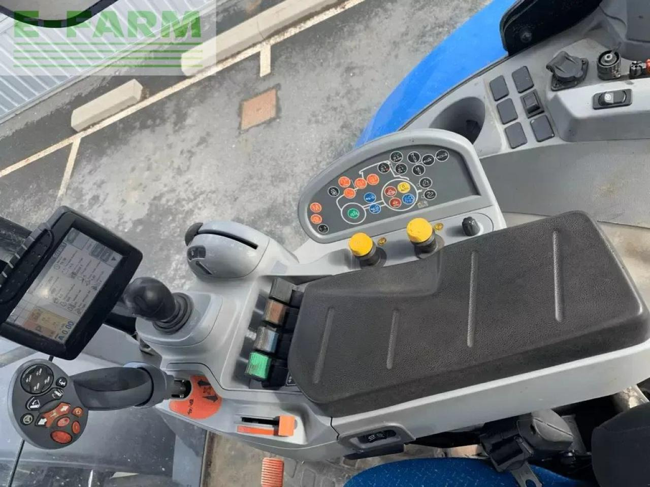 New Holland t7.235 auto command - Traktor: slika New Holland t7.235 auto command - Traktor New Holland t7.235 auto command - Traktor: slika New Holland t7.235 auto command - Traktor