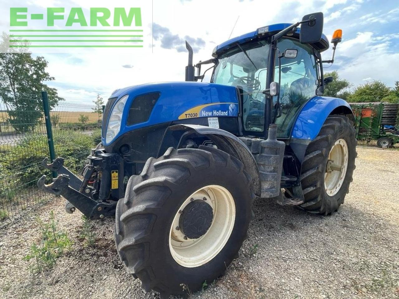 New Holland t7030 - Traktor: slika New Holland t7030 - Traktor New Holland t7030 - Traktor: slika New Holland t7030 - Traktor