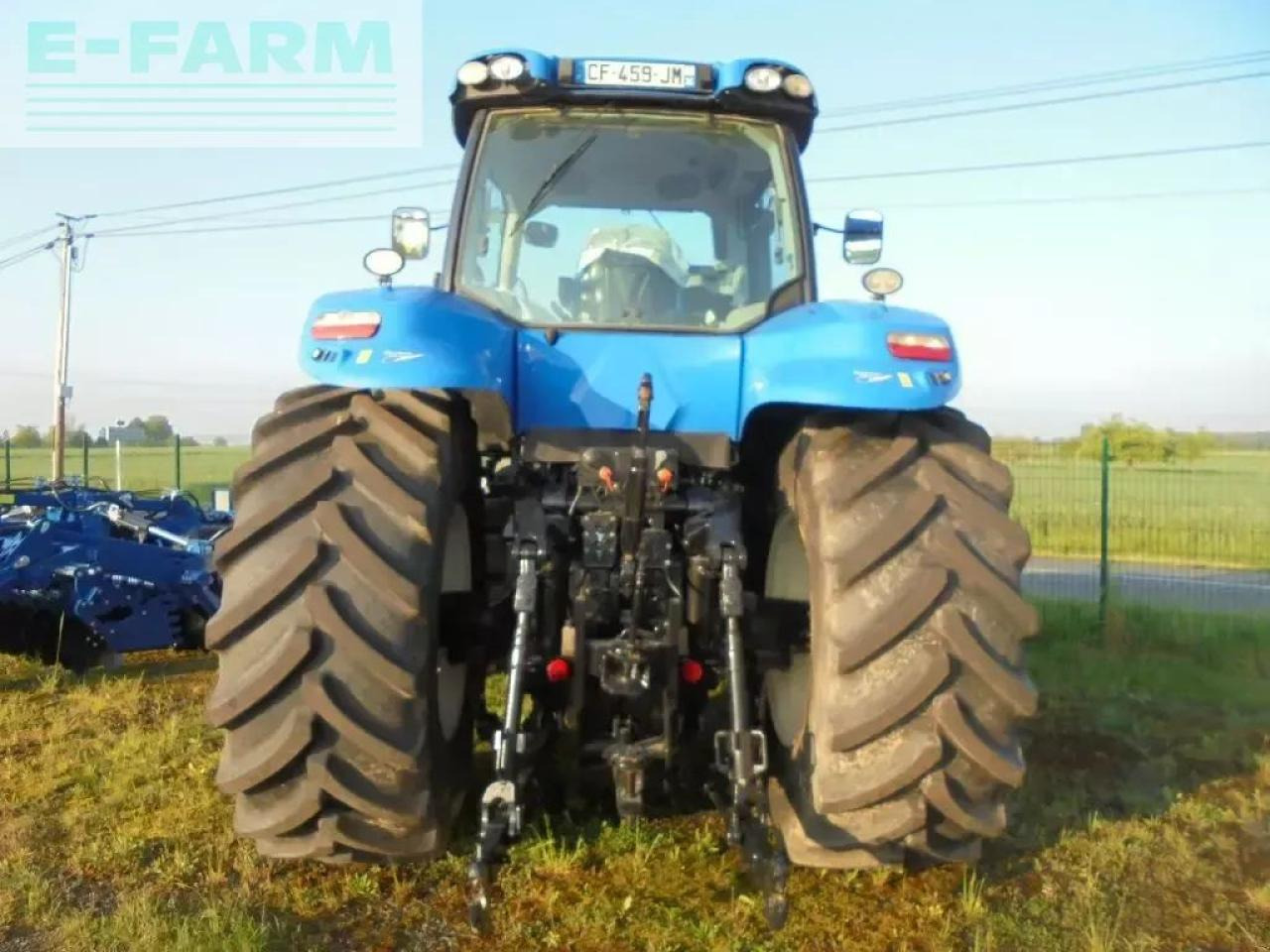 New Holland t8.330 - Traktor: slika New Holland t8.330 - Traktor New Holland t8.330 - Traktor: slika New Holland t8.330 - Traktor
