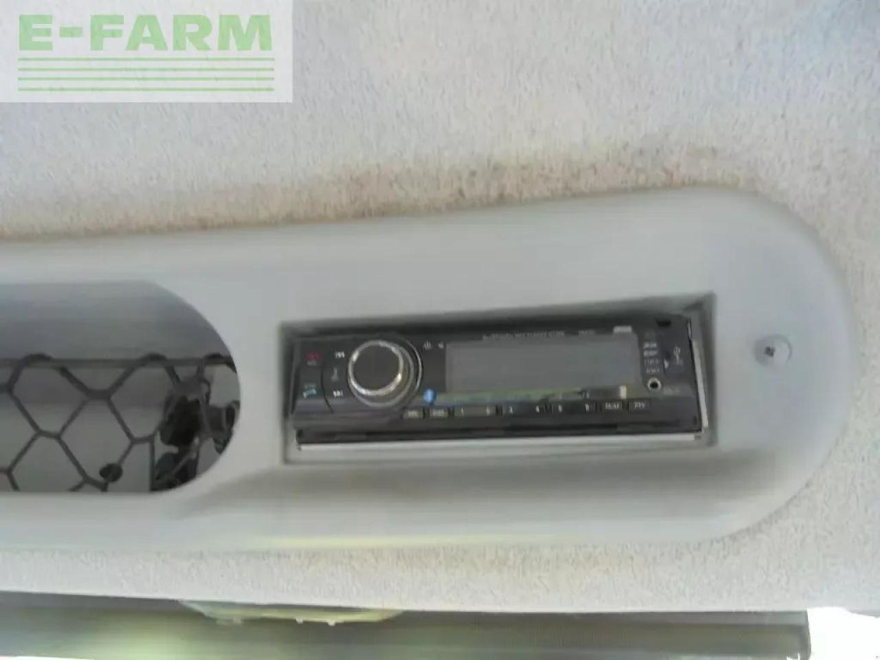 New Holland t8.330 - Traktor: slika New Holland t8.330 - Traktor New Holland t8.330 - Traktor: slika New Holland t8.330 - Traktor