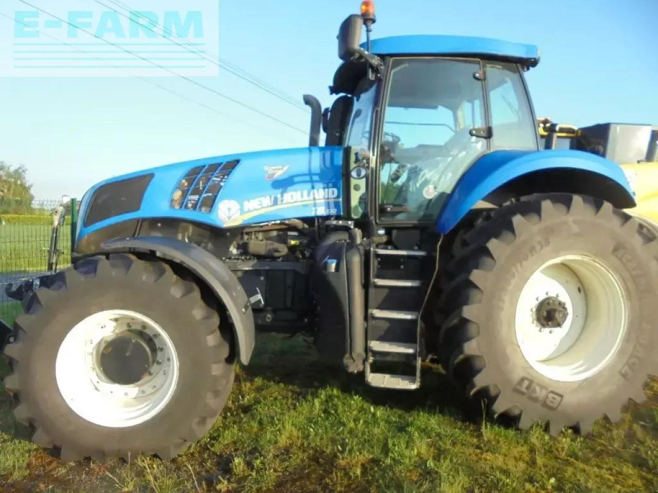 New Holland t8.330 - Traktor: slika New Holland t8.330 - Traktor New Holland t8.330 - Traktor: slika New Holland t8.330 - Traktor