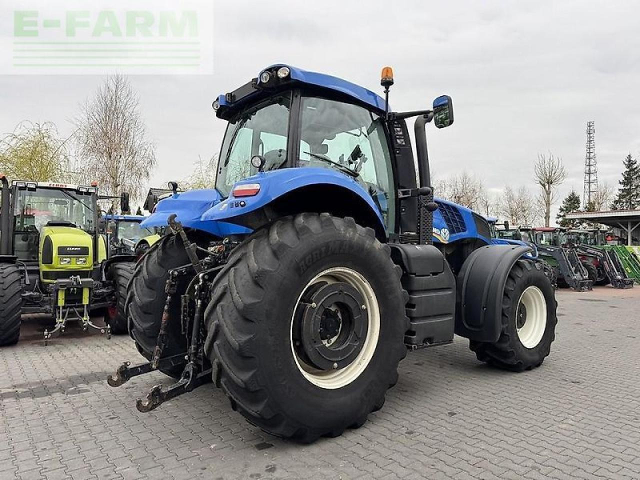 New Holland t8.330 ultra command - Traktor: slika New Holland t8.330 ultra command - Traktor New Holland t8.330 ultra command - Traktor: slika New Holland t8.330 ultra command - Traktor