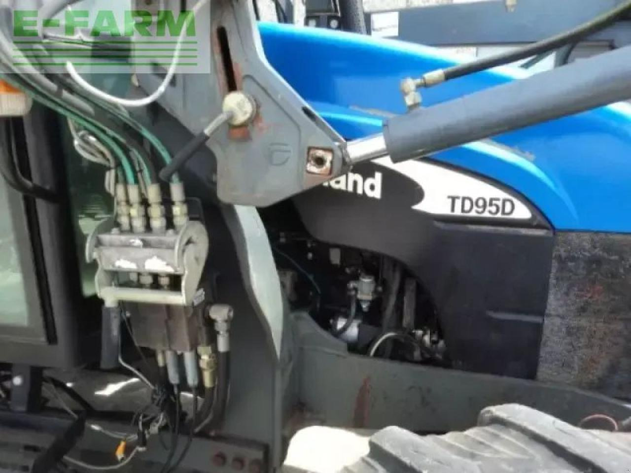 New Holland td 95 d D - Traktor: slika New Holland td 95 d D - Traktor New Holland td 95 d D - Traktor: slika New Holland td 95 d D - Traktor