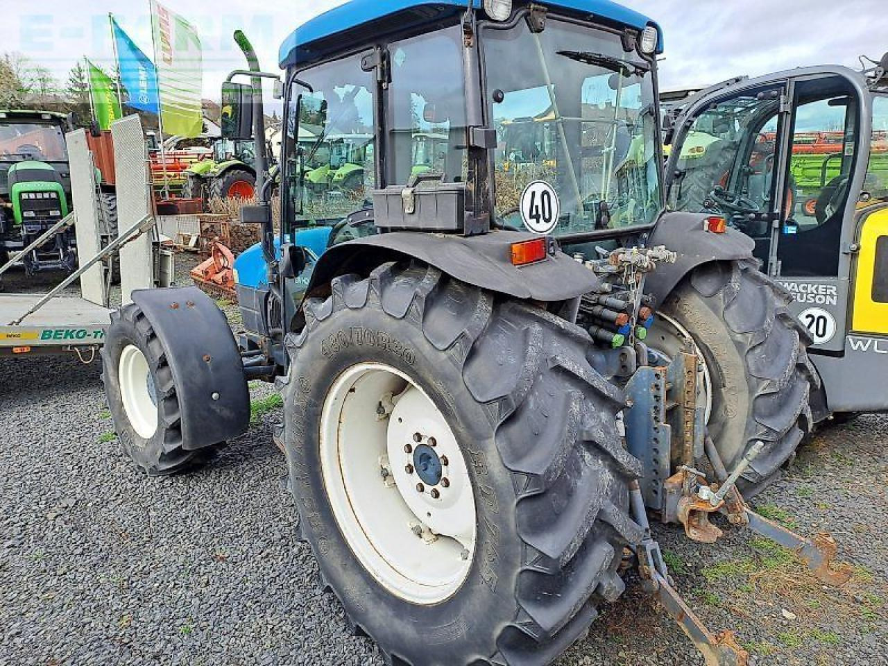 New Holland tn 75 s S - Traktor: slika New Holland tn 75 s S - Traktor New Holland tn 75 s S - Traktor: slika New Holland tn 75 s S - Traktor