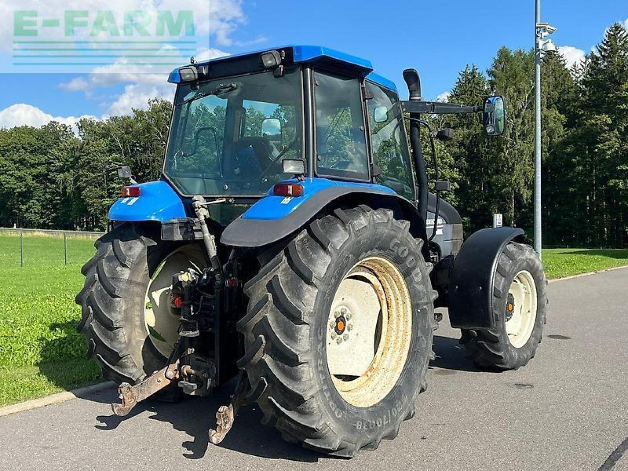 Traktor New Holland ts 115: slika Traktor New Holland ts 115