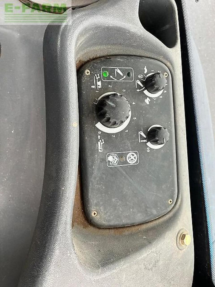 Traktor New Holland ts 115: slika Traktor New Holland ts 115