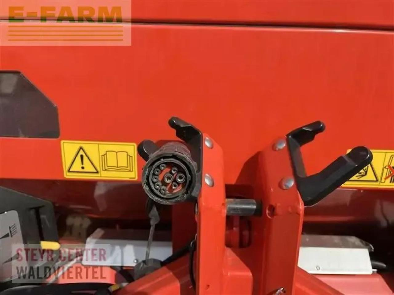 Rasipač gnojiva Rauch axis m 30.2 emc+w-vspro iso: slika Rasipač gnojiva Rauch axis m 30.2 emc+w-vspro iso