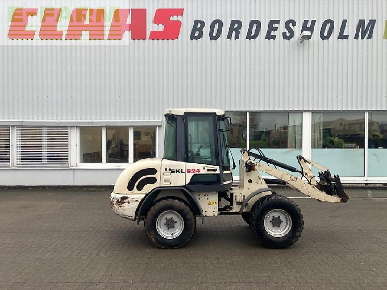 Schaeff skl 824 - Mini bager: slika Schaeff skl 824 - Mini bager Schaeff skl 824 - Mini bager: slika Schaeff skl 824 - Mini bager