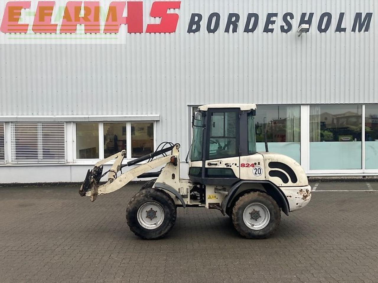 Schaeff skl 824 - Mini bager: slika Schaeff skl 824 - Mini bager Schaeff skl 824 - Mini bager: slika Schaeff skl 824 - Mini bager