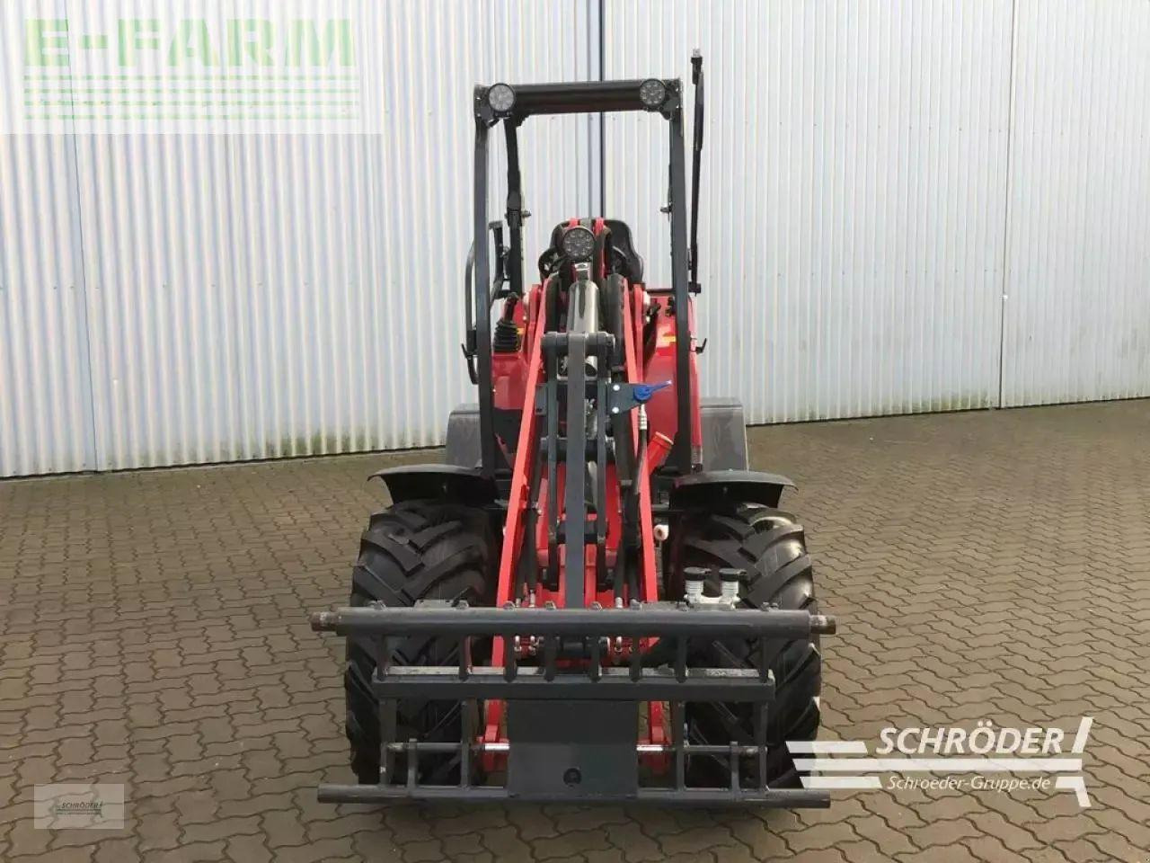 Schäffer 3650 - Utovarivač na kotačima: slika Schäffer 3650 - Utovarivač na kotačima Schäffer 3650 - Utovarivač na kotačima: slika Schäffer 3650 - Utovarivač na kotačima