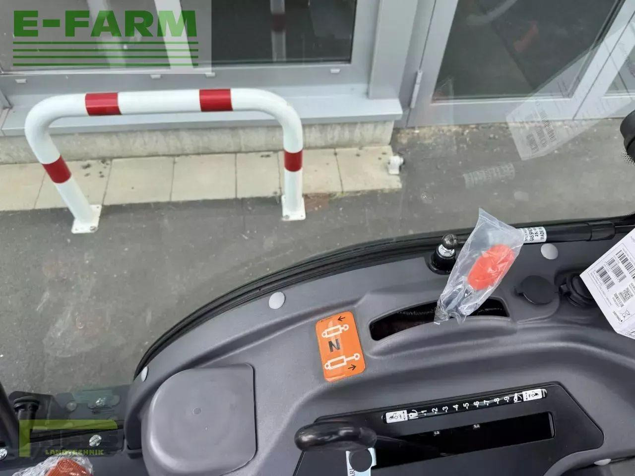 Solis 26 hst kabine panther (black) - Traktor: slika Solis 26 hst kabine panther (black) - Traktor Solis 26 hst kabine panther (black) - Traktor: slika Solis 26 hst kabine panther (black) - Traktor