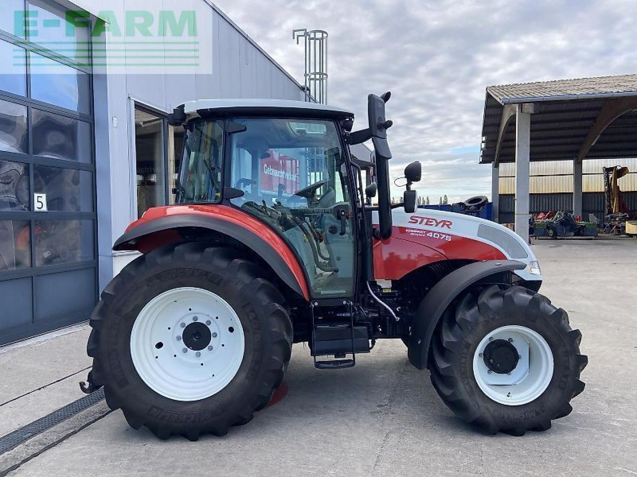 Steyr 4075 kompakt - Traktor: slika Steyr 4075 kompakt - Traktor Steyr 4075 kompakt - Traktor: slika Steyr 4075 kompakt - Traktor