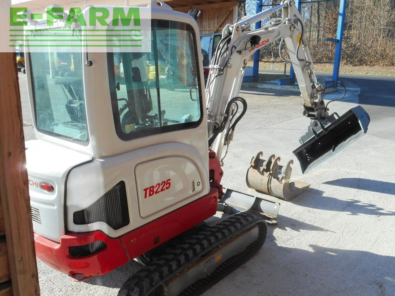 Takeuchi tb 225 ( 2.400kg ) mit hydr. verstellfahrwerk - Mini bager: slika Takeuchi tb 225 ( 2.400kg ) mit hydr. verstellfahrwerk - Mini bager Takeuchi tb 225 ( 2.400kg ) mit hydr. verstellfahrwerk - Mini bager: slika Takeuchi tb 225 ( 2.400kg ) mit hydr. verstellfahrwerk - Mini bager