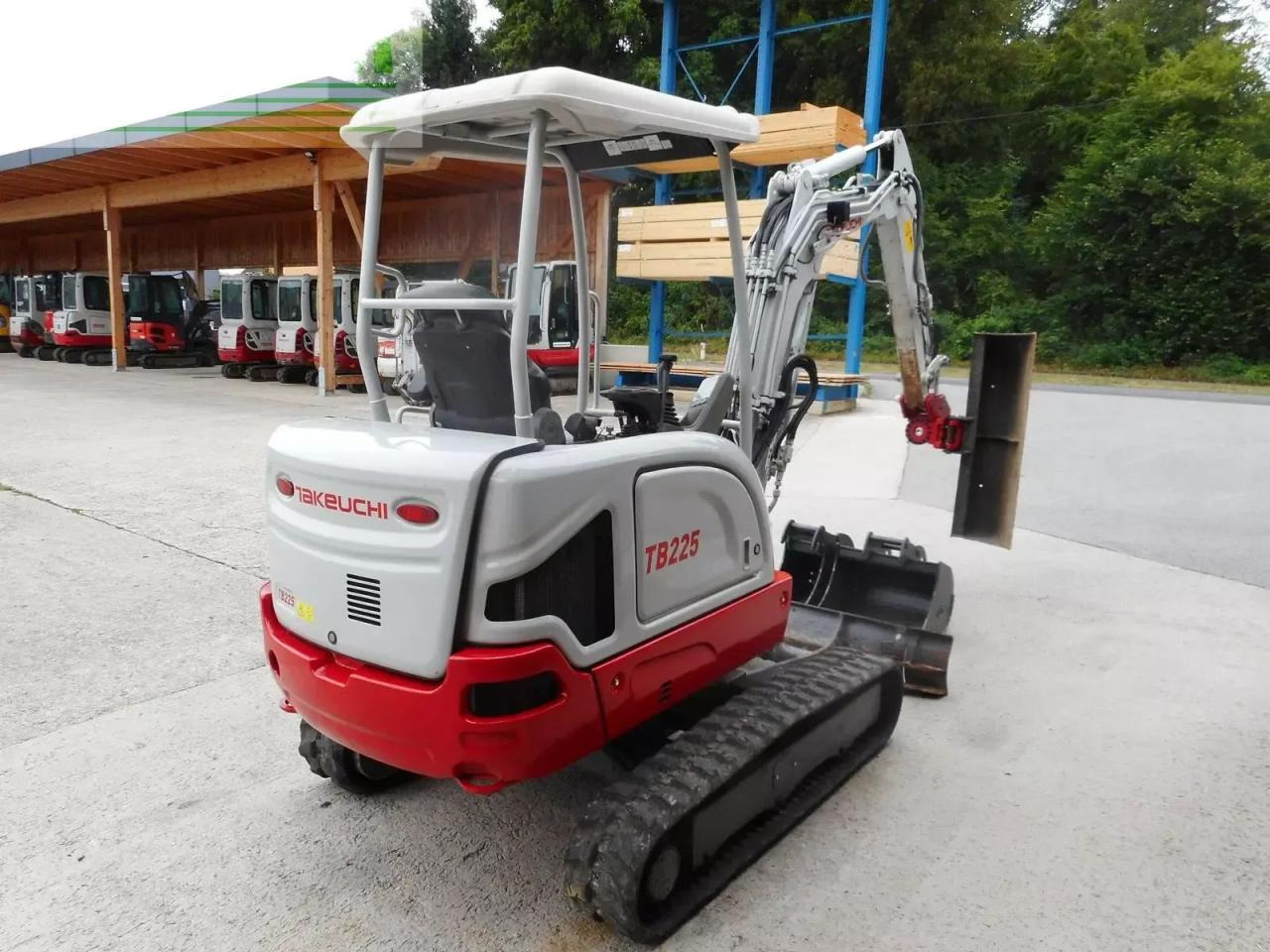 Takeuchi tb 225 mit powertilt + 3 löffel ( service neu ) - Mini bager: slika Takeuchi tb 225 mit powertilt + 3 löffel ( service neu ) - Mini bager Takeuchi tb 225 mit powertilt + 3 löffel ( service neu ) - Mini bager: slika Takeuchi tb 225 mit powertilt + 3 löffel ( service neu ) - Mini bager