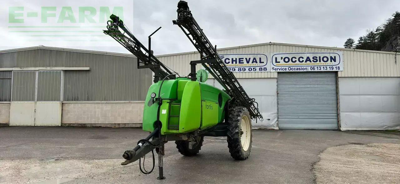 Tecnoma fortis 3200 - Vučena prskalica: slika Tecnoma fortis 3200 - Vučena prskalica Tecnoma fortis 3200 - Vučena prskalica: slika Tecnoma fortis 3200 - Vučena prskalica