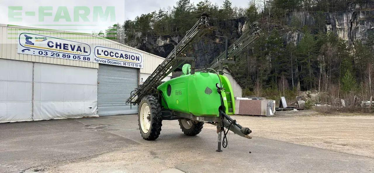 Tecnoma fortis 3200 - Vučena prskalica: slika Tecnoma fortis 3200 - Vučena prskalica Tecnoma fortis 3200 - Vučena prskalica: slika Tecnoma fortis 3200 - Vučena prskalica