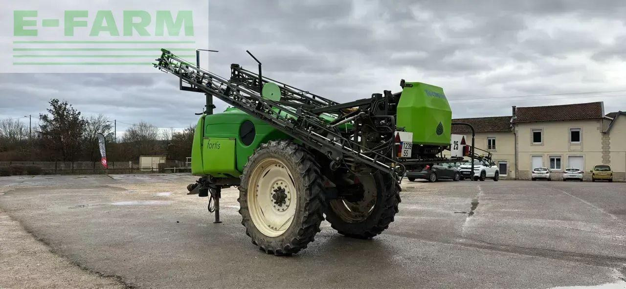 Tecnoma fortis 3200 - Vučena prskalica: slika Tecnoma fortis 3200 - Vučena prskalica Tecnoma fortis 3200 - Vučena prskalica: slika Tecnoma fortis 3200 - Vučena prskalica