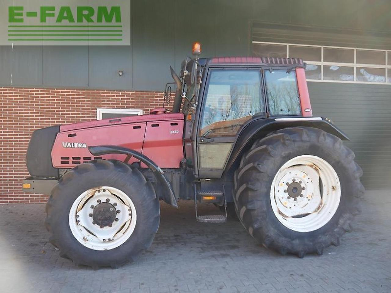 Valtra 8450 - Traktor: slika Valtra 8450 - Traktor Valtra 8450 - Traktor: slika Valtra 8450 - Traktor