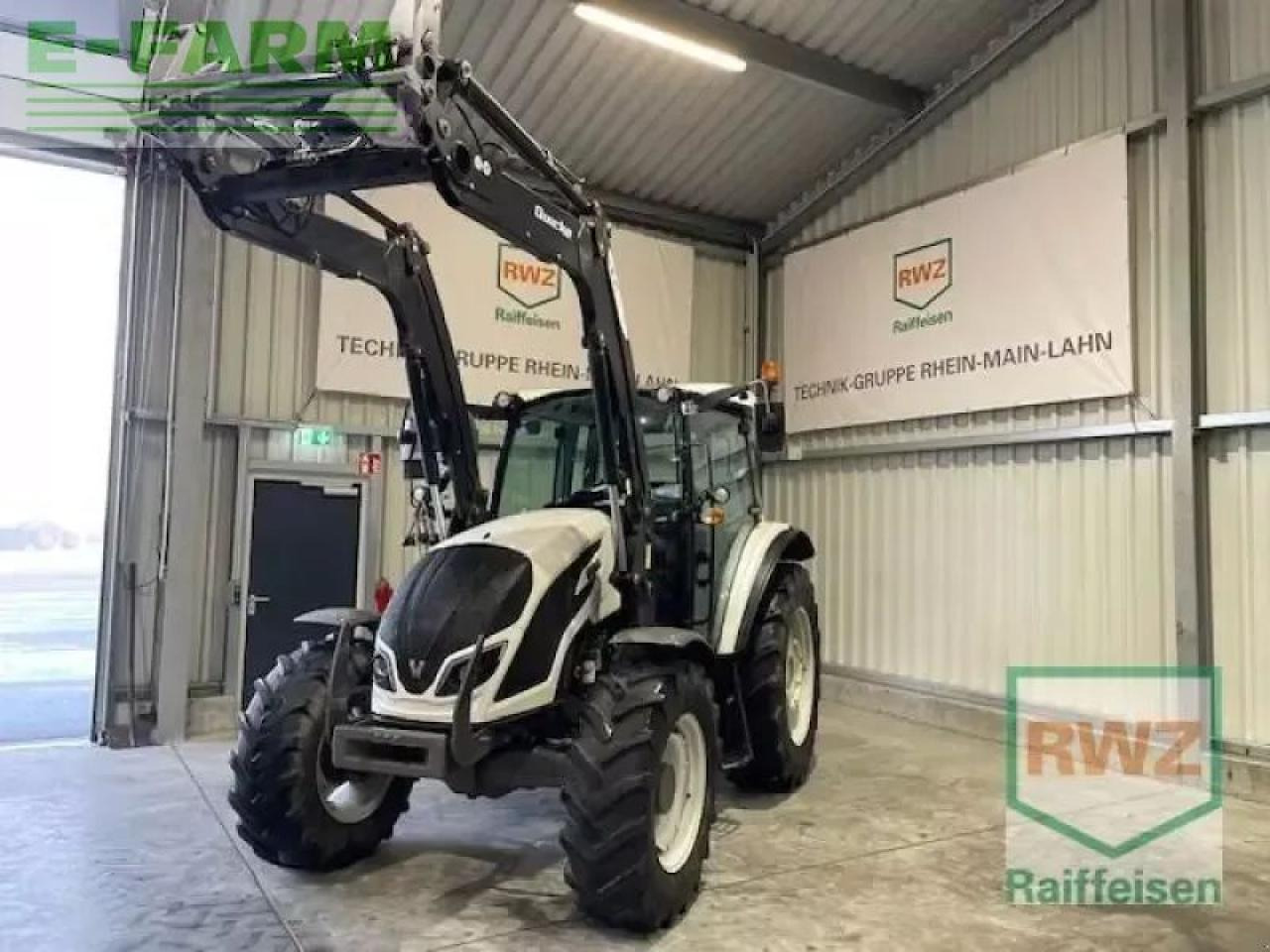 Valtra a114 h - Traktor: slika Valtra a114 h - Traktor Valtra a114 h - Traktor: slika Valtra a114 h - Traktor