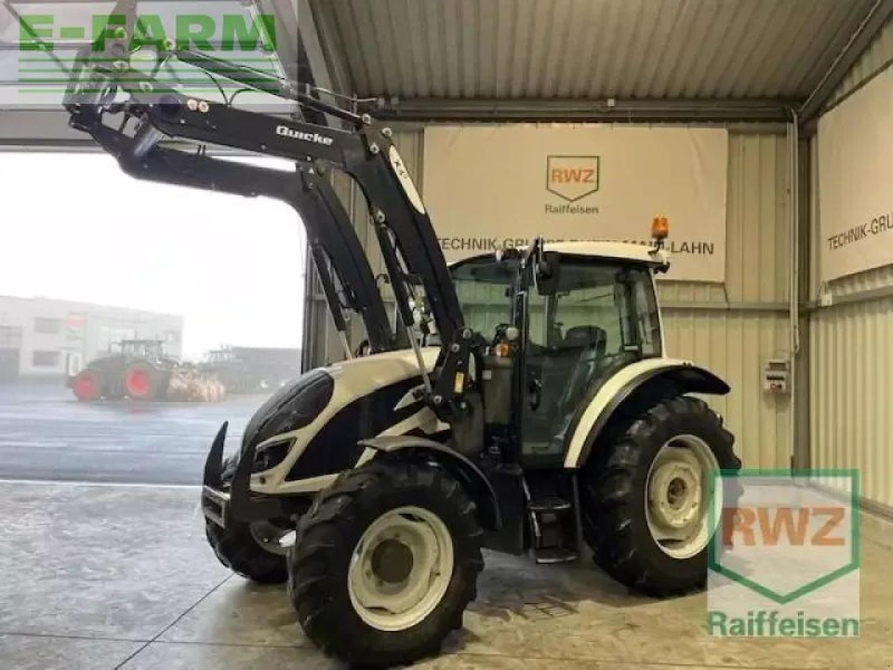 Valtra a114 h - Traktor: slika Valtra a114 h - Traktor Valtra a114 h - Traktor: slika Valtra a114 h - Traktor