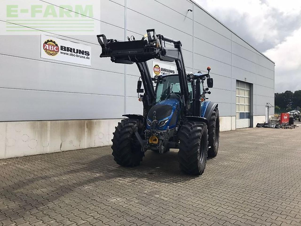 Valtra g135 - Traktor: slika Valtra g135 - Traktor Valtra g135 - Traktor: slika Valtra g135 - Traktor