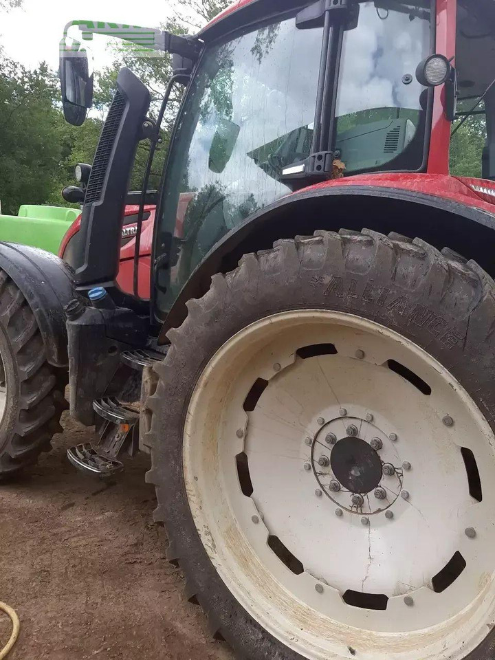 Valtra n 134 versu Versu - Traktor: slika Valtra n 134 versu Versu - Traktor Valtra n 134 versu Versu - Traktor: slika Valtra n 134 versu Versu - Traktor