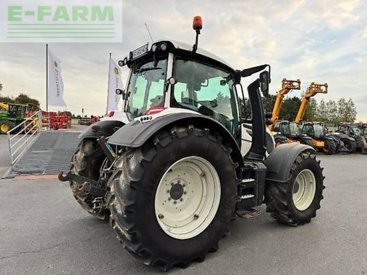 Valtra n174 direct Direct - Traktor: slika Valtra n174 direct Direct - Traktor Valtra n174 direct Direct - Traktor: slika Valtra n174 direct Direct - Traktor