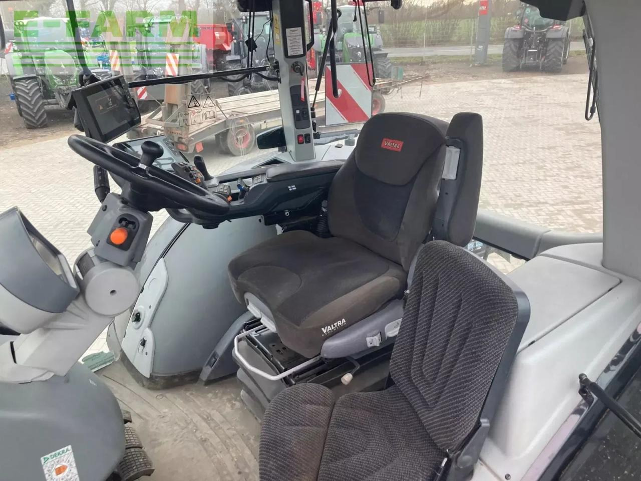 Traktor Valtra s374 smarttouch: slika Traktor Valtra s374 smarttouch