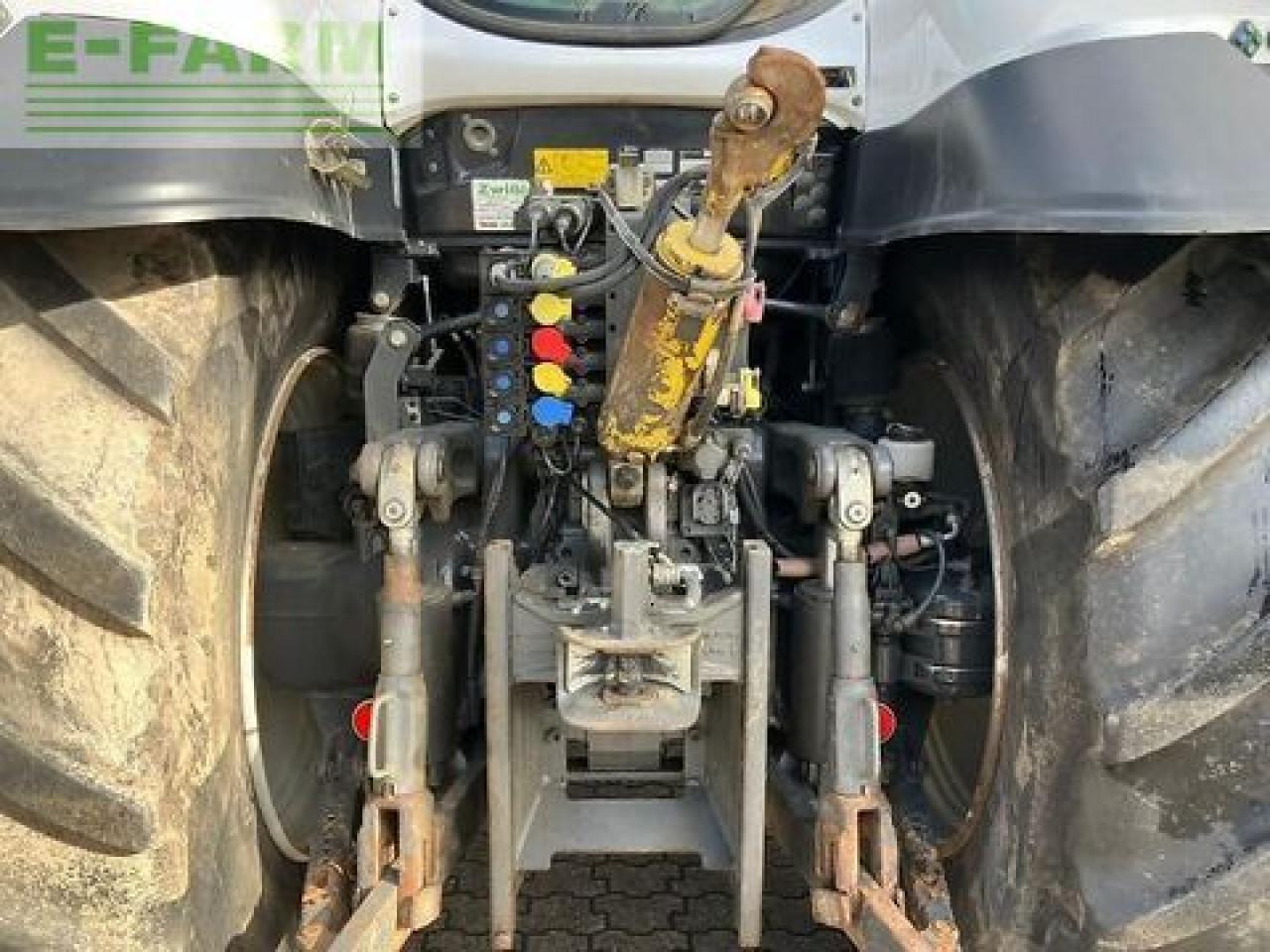 Valtra t 174e - Traktor: slika Valtra t 174e - Traktor Valtra t 174e - Traktor: slika Valtra t 174e - Traktor