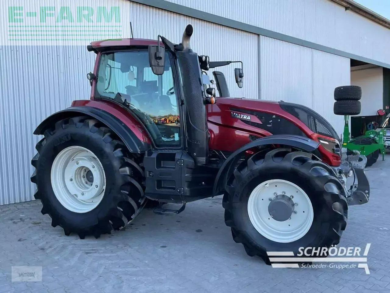 Valtra t 254 v smarttouch - Traktor: slika Valtra t 254 v smarttouch - Traktor Valtra t 254 v smarttouch - Traktor: slika Valtra t 254 v smarttouch - Traktor