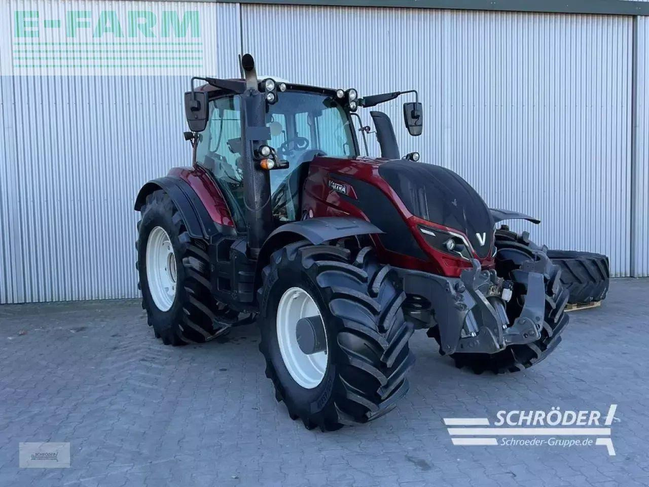 Valtra t 254 v smarttouch - Traktor: slika Valtra t 254 v smarttouch - Traktor Valtra t 254 v smarttouch - Traktor: slika Valtra t 254 v smarttouch - Traktor