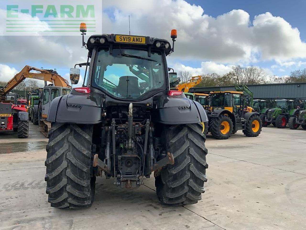 Valtra t174 hi tech tractor (st25043) - Traktor: slika Valtra t174 hi tech tractor (st25043) - Traktor Valtra t174 hi tech tractor (st25043) - Traktor: slika Valtra t174 hi tech tractor (st25043) - Traktor