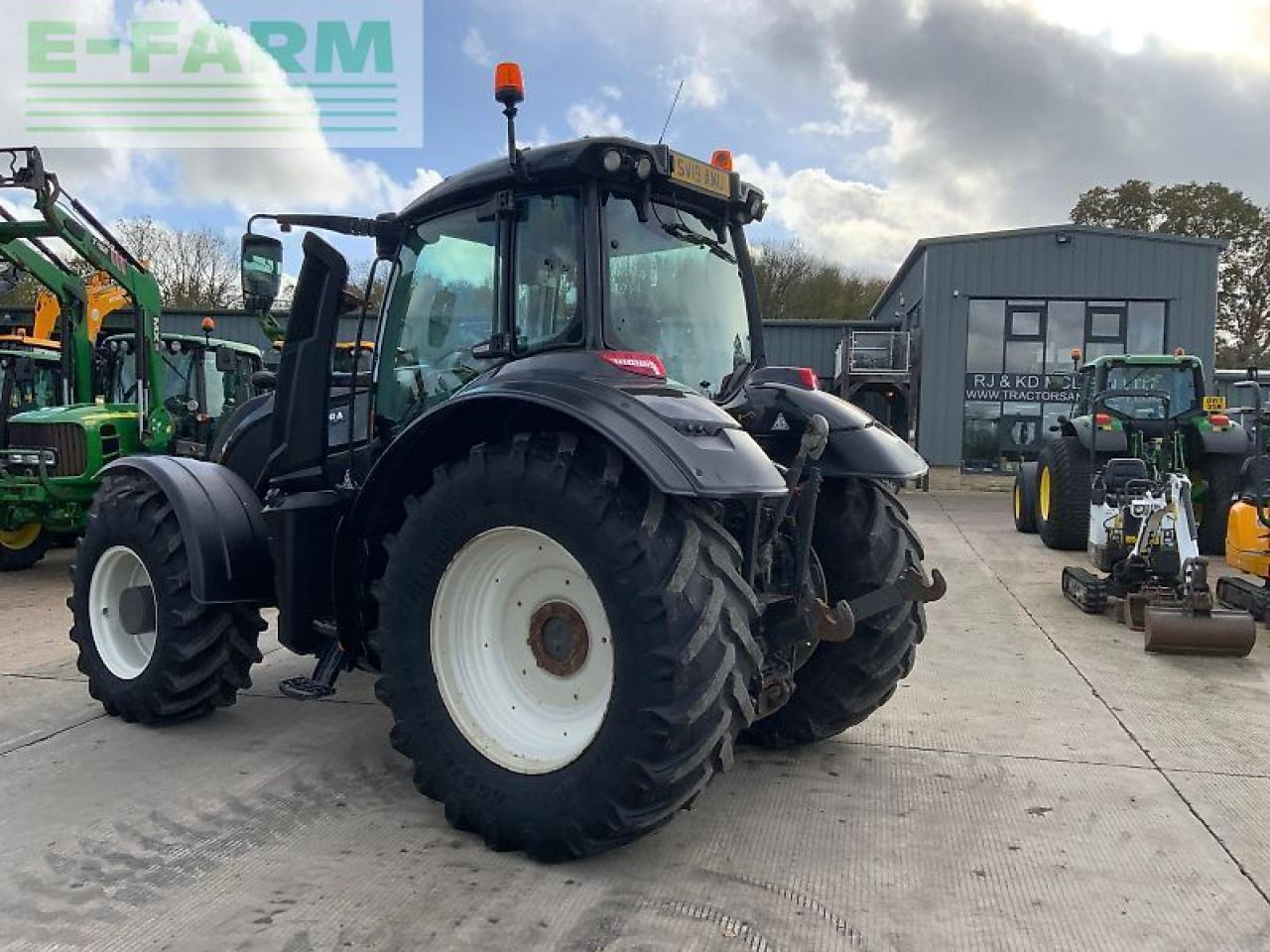 Valtra t174 hi tech tractor (st25043) - Traktor: slika Valtra t174 hi tech tractor (st25043) - Traktor Valtra t174 hi tech tractor (st25043) - Traktor: slika Valtra t174 hi tech tractor (st25043) - Traktor