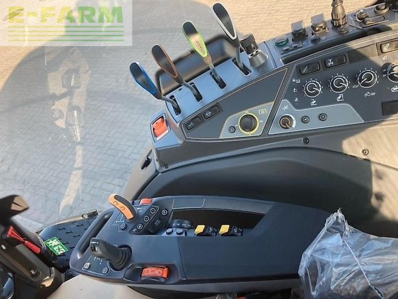 Traktor Valtra t215a: slika Traktor Valtra t215a Traktor Valtra t215a: slika Traktor Valtra t215a