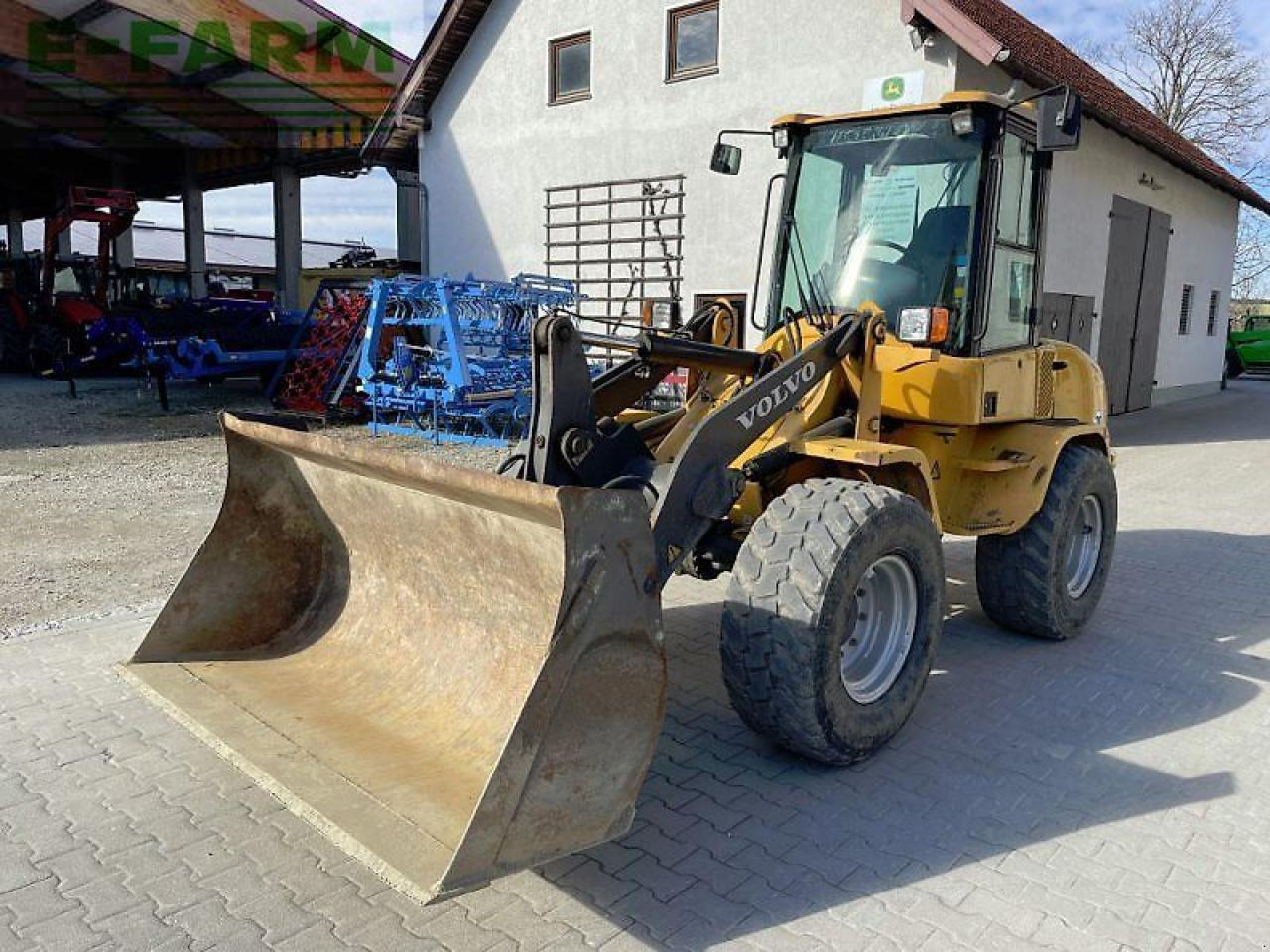 Volvo l 30b pro - Mini bager: slika Volvo l 30b pro - Mini bager Volvo l 30b pro - Mini bager: slika Volvo l 30b pro - Mini bager