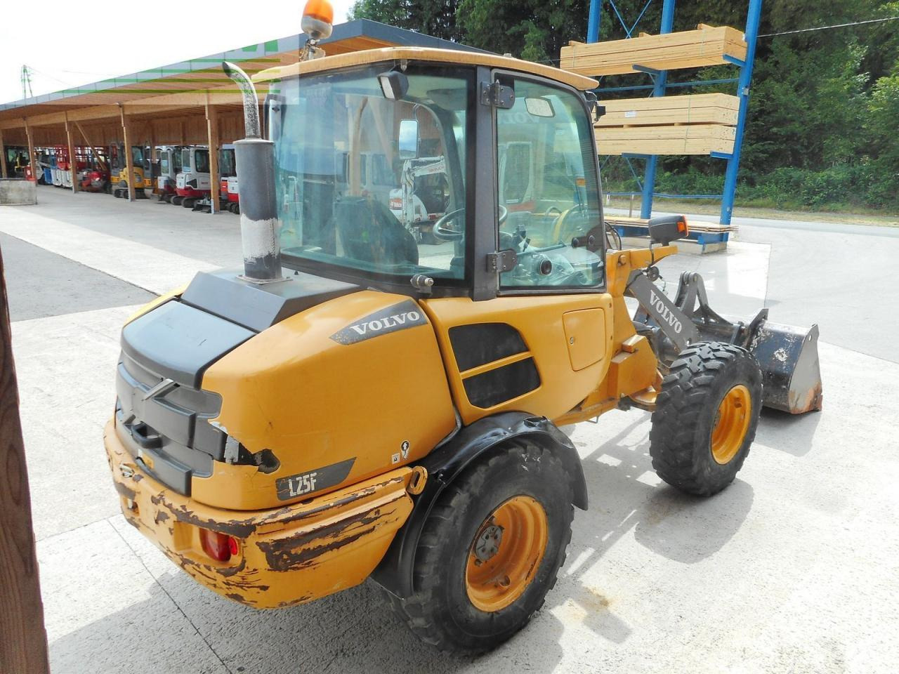 Volvo l25f ( 5.500kg ) hydr. schnellwechsler + 3 kreis - Mini bager: slika Volvo l25f ( 5.500kg ) hydr. schnellwechsler + 3 kreis - Mini bager Volvo l25f ( 5.500kg ) hydr. schnellwechsler + 3 kreis - Mini bager: slika Volvo l25f ( 5.500kg ) hydr. schnellwechsler + 3 kreis - Mini bager