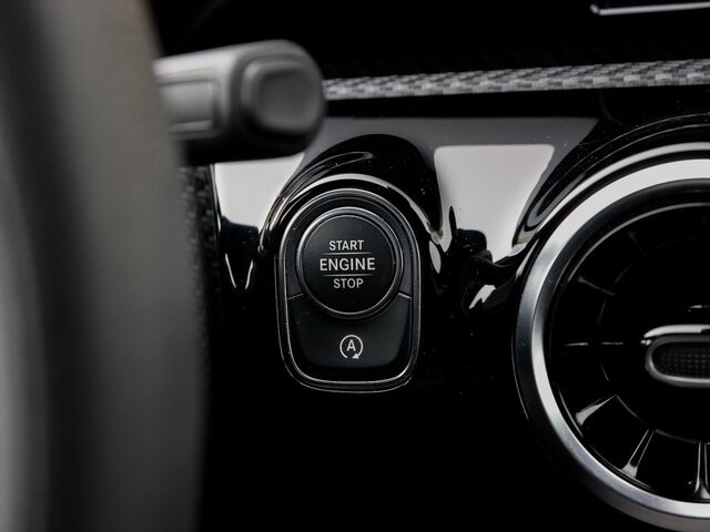 Limuzina MERCEDES-BENZ A 180 Style,Autom.,8 fach Bereift: slika Limuzina MERCEDES-BENZ A 180 Style,Autom.,8 fach Bereift