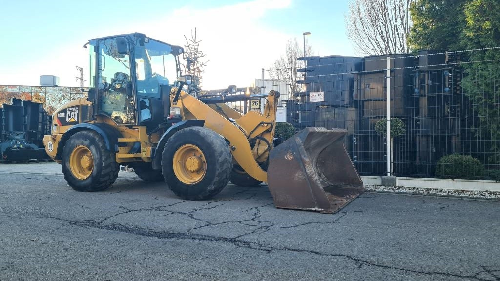 Utovarivač na kotačima CAT 908 H2 hydr. Schnellwechsler 3. Steuerkreis Allrad: slika Utovarivač na kotačima CAT 908 H2 hydr. Schnellwechsler 3. Steuerkreis Allrad