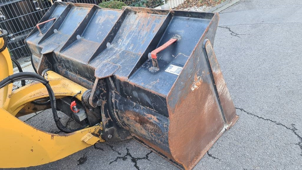 Utovarivač na kotačima CAT 908 H2 hydr. Schnellwechsler 3. Steuerkreis Allrad: slika Utovarivač na kotačima CAT 908 H2 hydr. Schnellwechsler 3. Steuerkreis Allrad