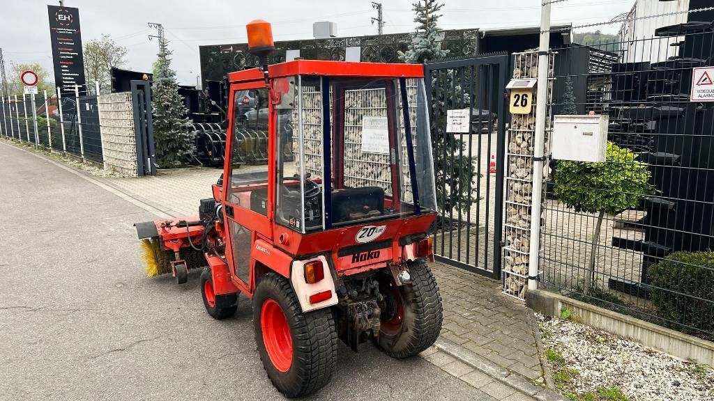 Hako 2300 D Kleintraktor, hyrd. Kehrmaschine, Zapfwelle - Općinski traktor: slika Hako 2300 D Kleintraktor, hyrd. Kehrmaschine, Zapfwelle - Općinski traktor Hako 2300 D Kleintraktor, hyrd. Kehrmaschine, Zapfwelle - Općinski traktor: slika Hako 2300 D Kleintraktor, hyrd. Kehrmaschine, Zapfwelle - Općinski traktor