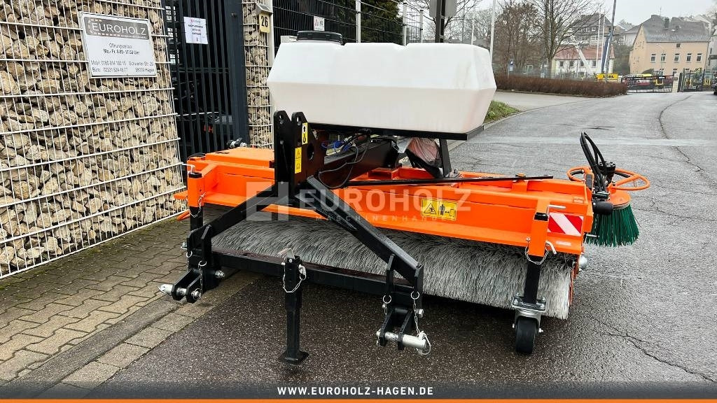 Kehrmaschine ZM2000 Seitenbesen 3-Punkt-Aufnahme - Metla: slika Kehrmaschine ZM2000 Seitenbesen 3-Punkt-Aufnahme - Metla Kehrmaschine ZM2000 Seitenbesen 3-Punkt-Aufnahme - Metla: slika Kehrmaschine ZM2000 Seitenbesen 3-Punkt-Aufnahme - Metla