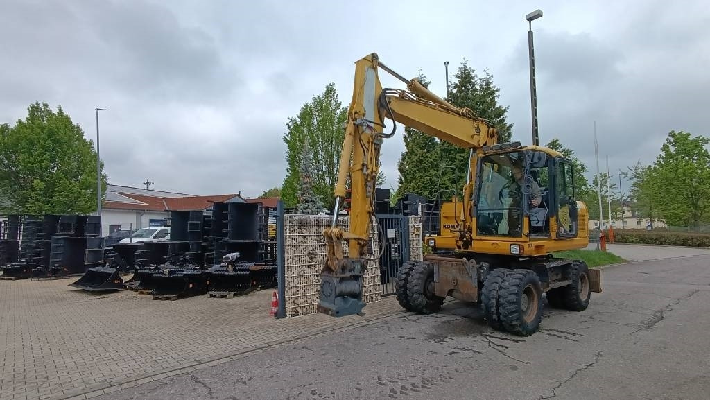 Komatsu PW 140 Mobilbagger Powertilt Schnellwechsler MS 10 - Bager na kotačima: slika Komatsu PW 140 Mobilbagger Powertilt Schnellwechsler MS 10 - Bager na kotačima Komatsu PW 140 Mobilbagger Powertilt Schnellwechsler MS 10 - Bager na kotačima: slika Komatsu PW 140 Mobilbagger Powertilt Schnellwechsler MS 10 - Bager na kotačima